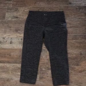 Old navy Capri leggings in large